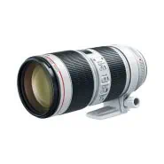نمای کلی لنز Canon EF 70-200mm f/2.8L IS III USM؛ تله‌زوم سری L با بدنه سفید، حلقه سه‌پایه و رینگ کنترل زوم/فوکوس