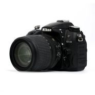 Three-quarter view of Nikon D7000 DSLR camera with AF-S DX NIKKOR 18-105mm f/3.5-5.6G ED VR lens